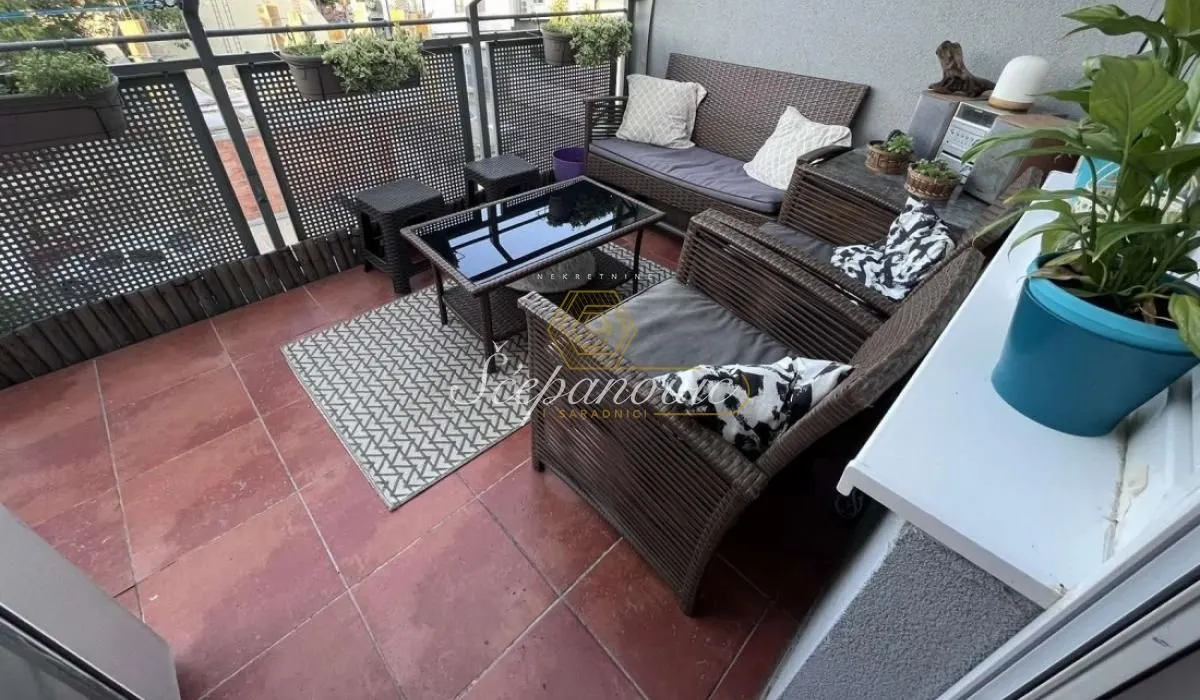 Prodaja, trosoban stan, 75m², Petrovaradin, Novi Sad