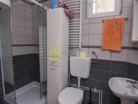 Izdavanje, kuća, 250m², Tološi, Podgorica - image 16