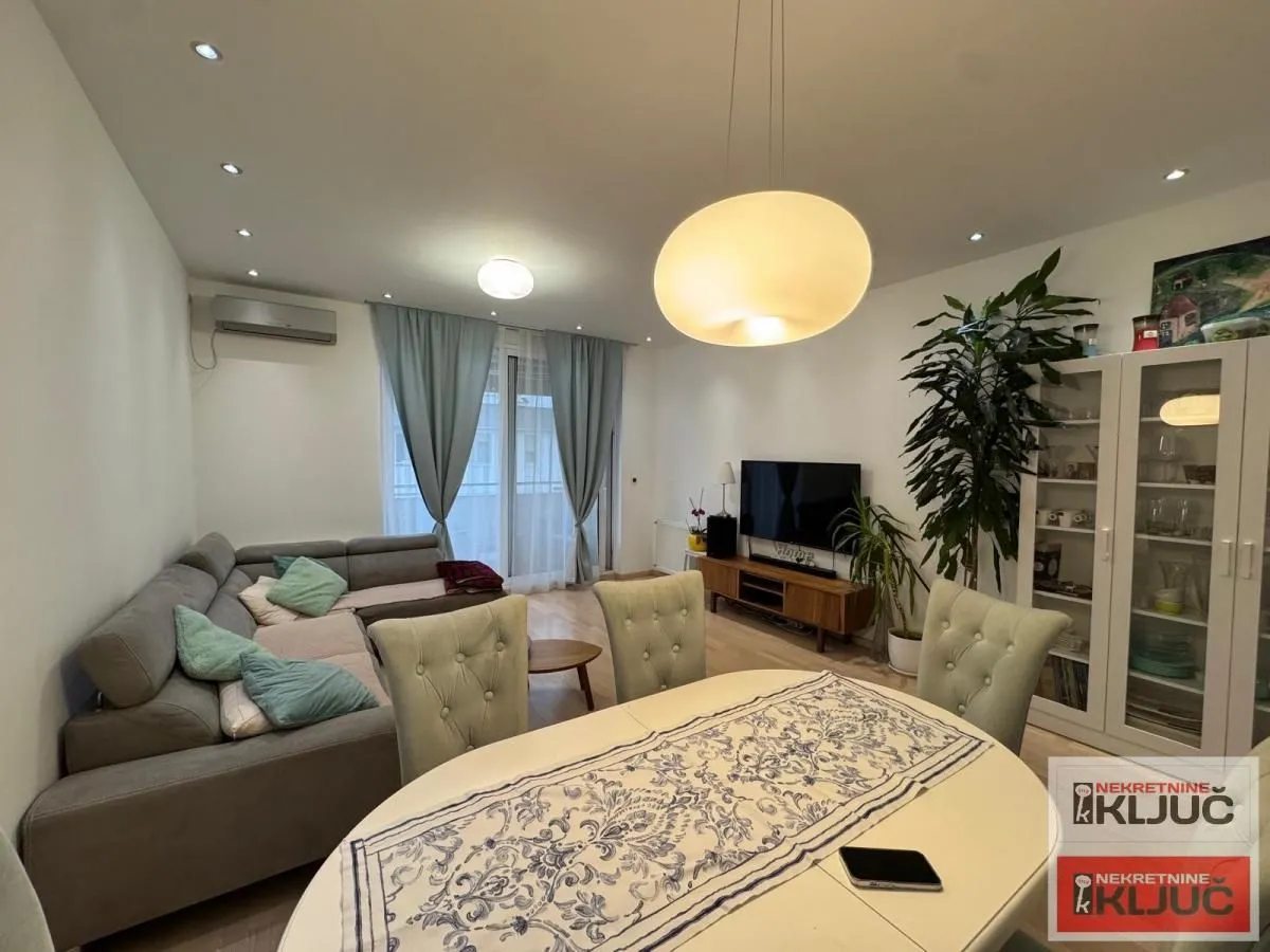 Prodaja, četvorosoban stan, 97m², Sajmište, Novi Sad