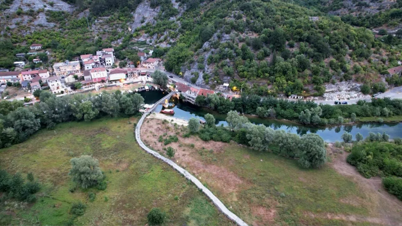 Prodaja, plac, 1300m², Cetinje, Crna Gora
