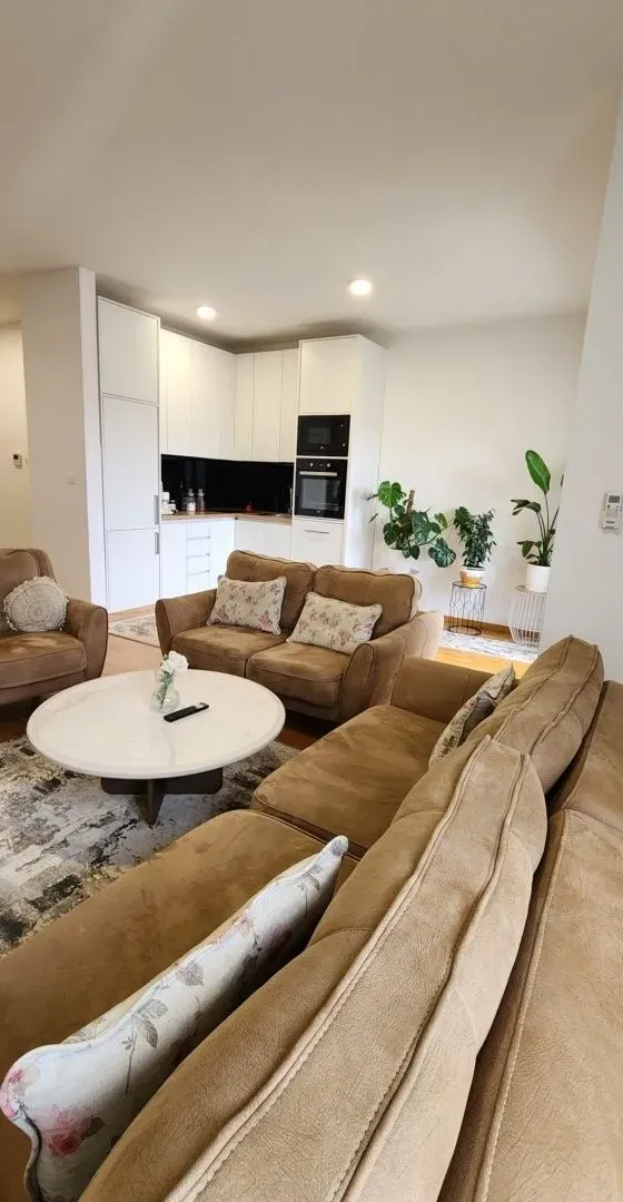 Izdavanje, četvorosoban stan, 160m², Stari Aerodrom, Podgorica