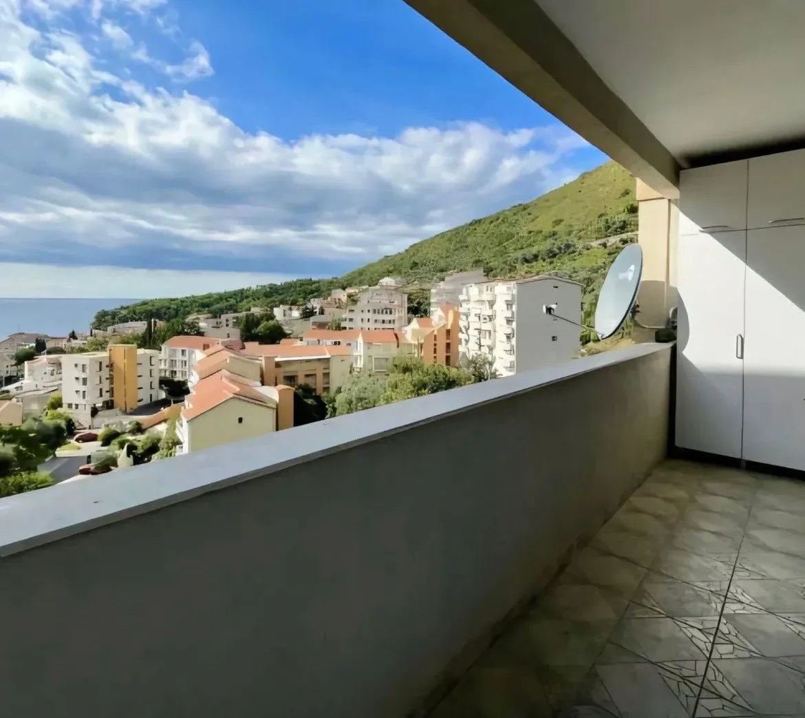 Sale, two bedroom apartment, 70m², Petrovac, Budva
