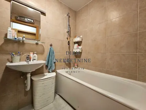 Sale, two bedroom apartment, 69m², Bjeliši, Bar - image 9