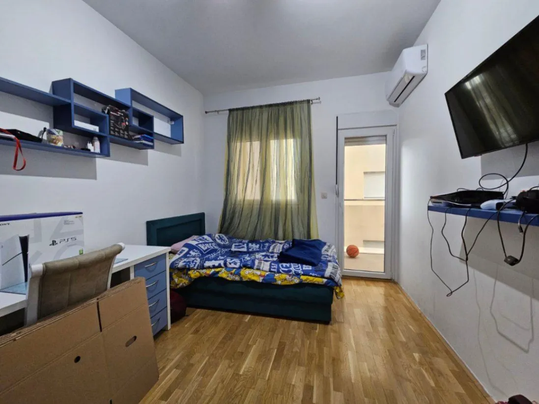 Izdavanje, trosoban stan, 100m², Blok 9, Podgorica