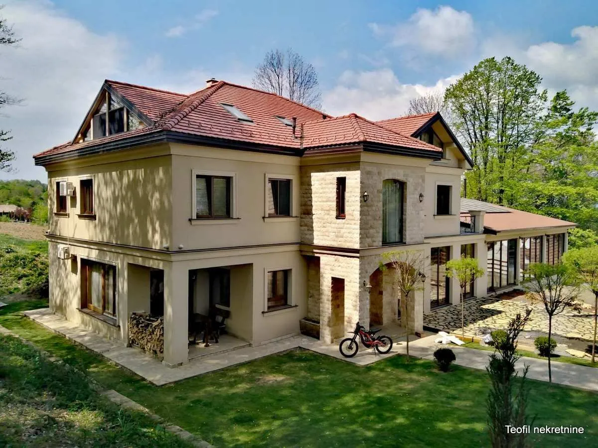 Prodaja, poslovni prostor, 541m², Ljig, Srbija