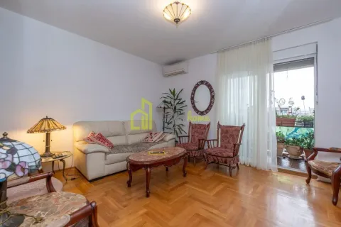 Rent, three bedroom apartment, 97m², Blok 9, Podgorica - image 2