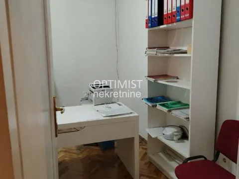 Izdavanje, trosoban stan, 95m², Lekino Brdo, Voždovac Sve Podlokacije - image 8