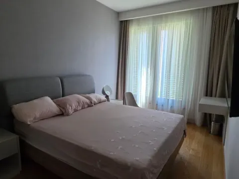 Izdavanje, trosoban stan, 85m², Vezirov Most, Podgorica - image 24