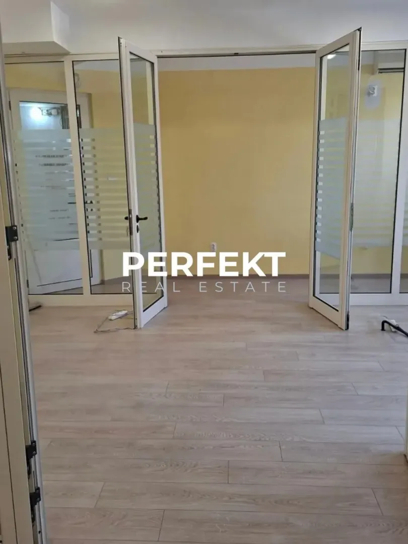 Izdavanje, poslovni prostor, 49m², Centar, Pančevo