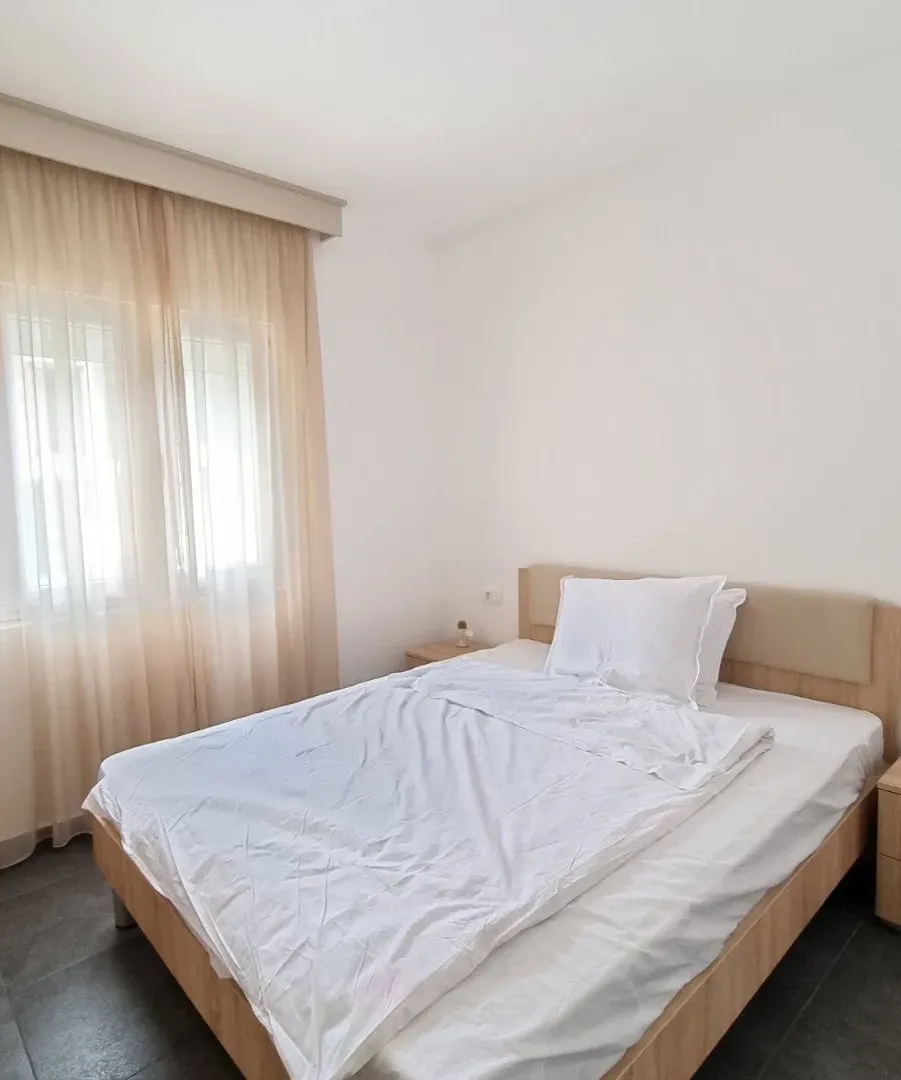 Izdavanje, jednosoban stan, 37m², Lastva Grbaljska, Kotor