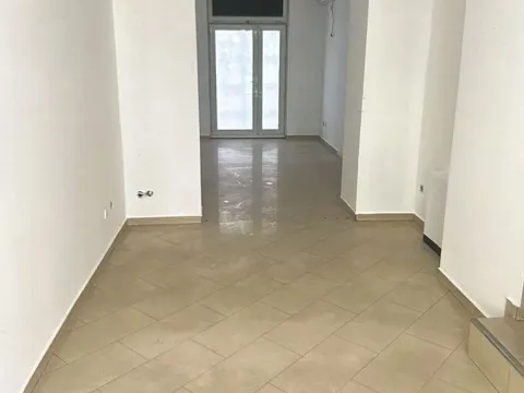 Izdavanje, poslovni prostor, 80m², Stari Aerodrom, Podgorica - image 5