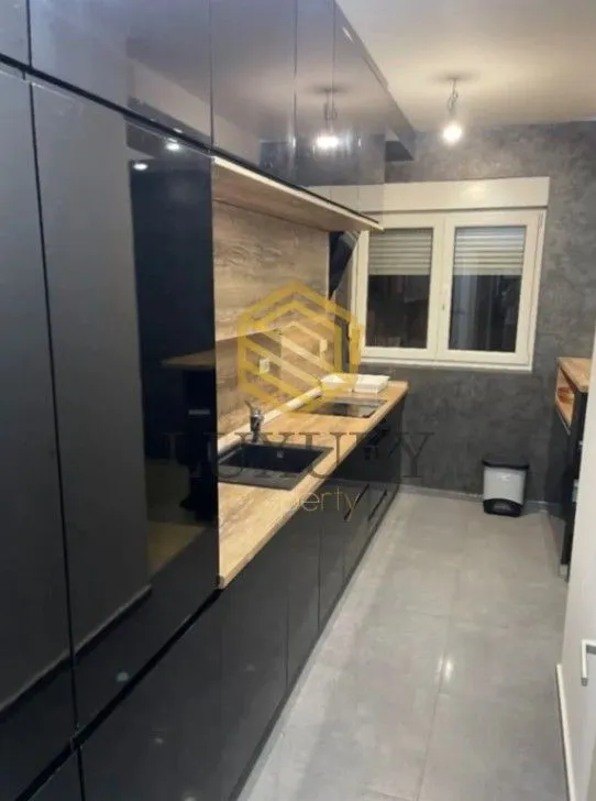 Izdavanje, trosoban stan, 100m², City Kvart, Podgorica