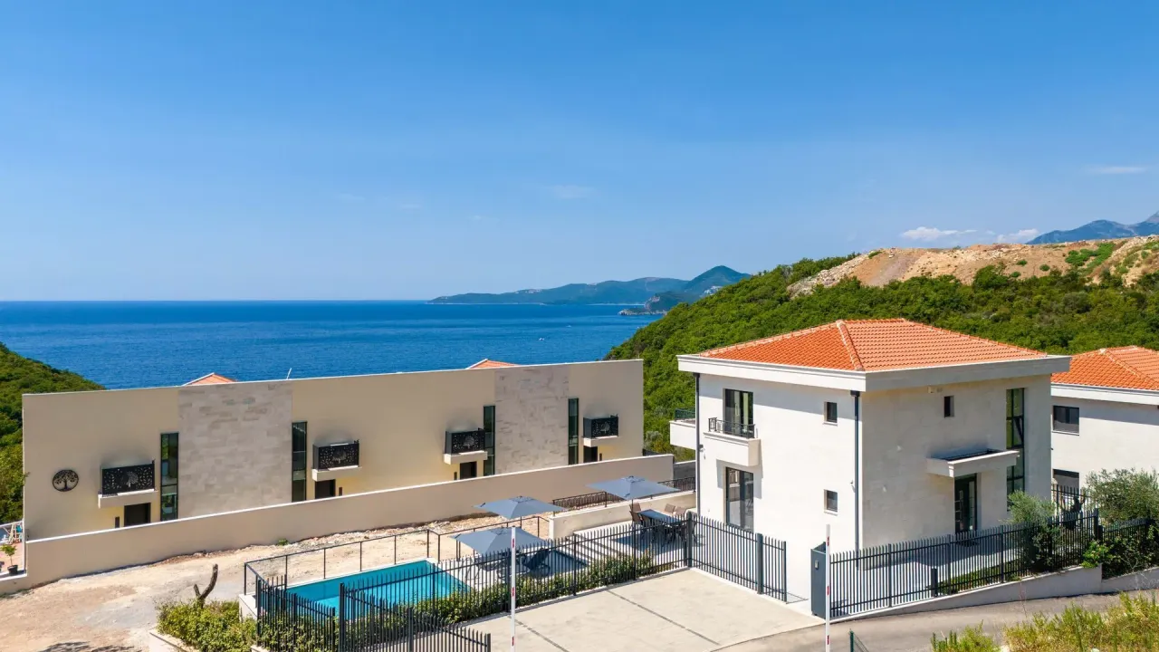 Rent, house, 318m², Reževići, Budva