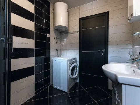 Daily-rent, two bedroom apartment, 51m², Budva, Crna Gora - image 13