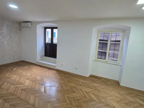 Rent, office space, 100m², Stari Grad Kotor, Kotor - image 7