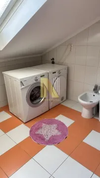 Kupatilo sa mašinom za veš i sušenje. - image 20