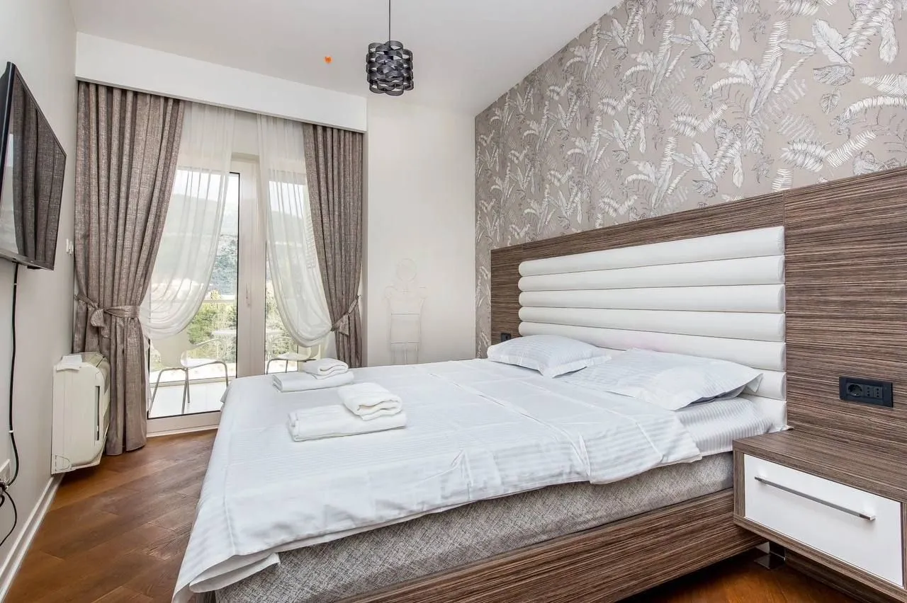 Rent, one bedroom apartment, 63m², Tre Canne, Budva