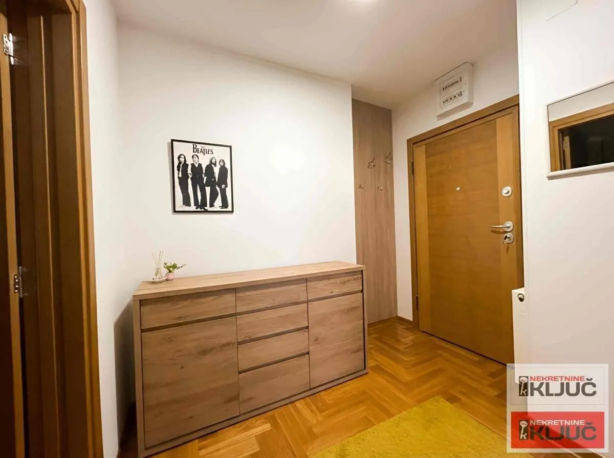Izdavanje, dvosoban stan, 40m², Centar, Novi Sad