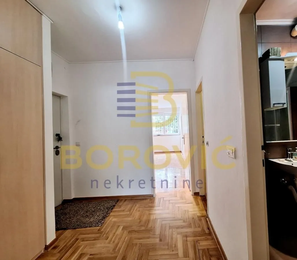 Izdavanje, četvorosoban stan, 65m², Novi Beograd Blok 21, Novi Beograd Sve Podlokacije
