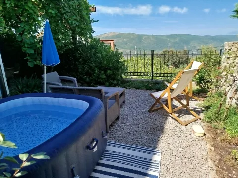 Izdavanje, kuća, 105m², Prijevor, Budva - image 1