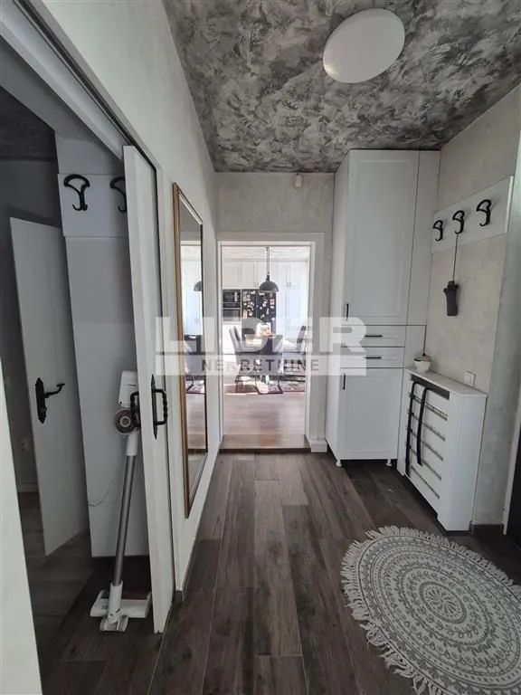 Izdavanje, četvorosoban stan, 100m², Voždovac Sve Podlokacije, Beograd