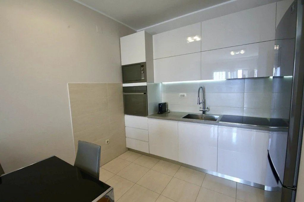 Izdavanje, dvosoban stan, 65m², Blok 6, Podgorica