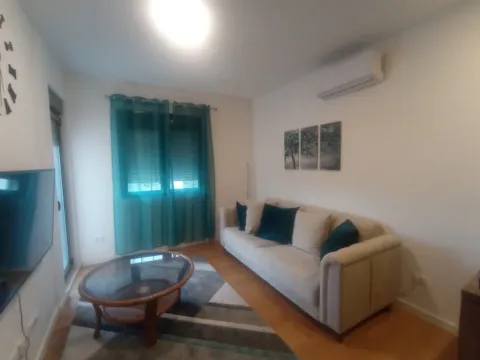 Izdavanje, jednosoban stan, 37m², Blok 9, Podgorica