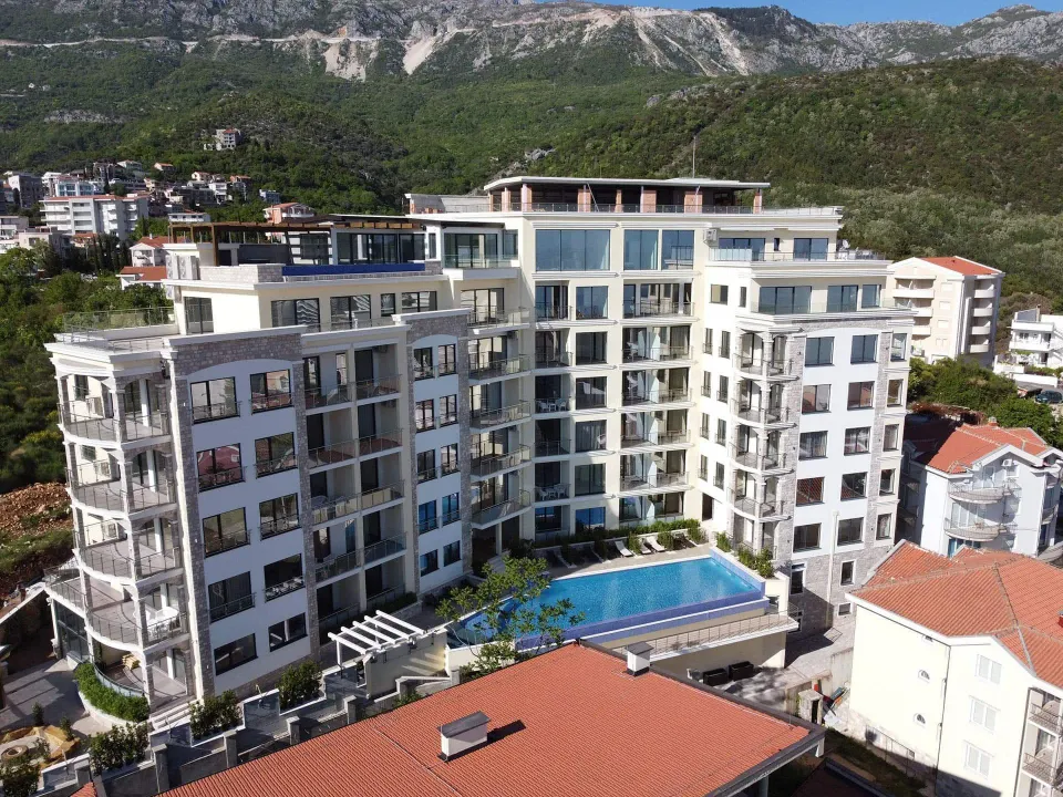 Sale, four bedroom apartment, 256m², Bečići, Budva