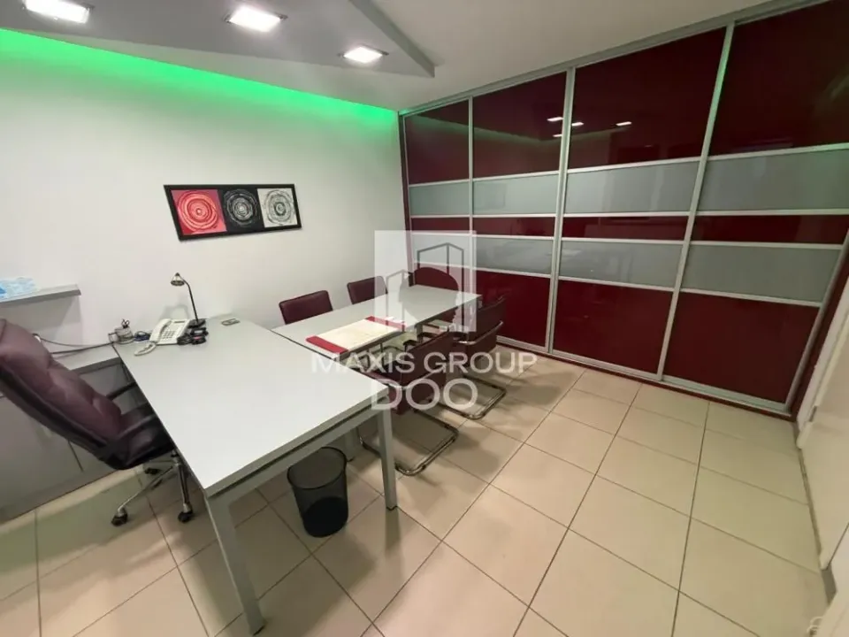 Izdavanje, poslovni prostor, 48m², Savski Venac, Beograd