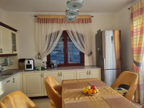 Prodaja, dvosoban stan, 113m², Petrovac, Budva - image 17