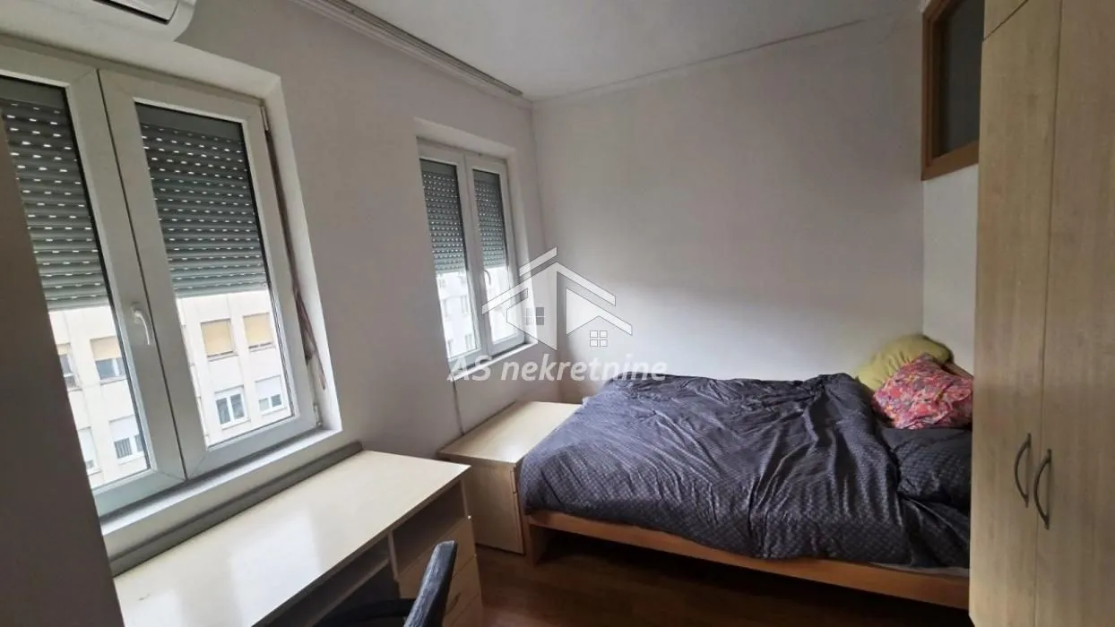 Rent, three bedroom apartment, 65m², Stari Grad, Beograd