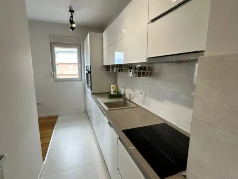 Izdavanje, dvosoban stan, 70m², Central Point, Podgorica - image 6