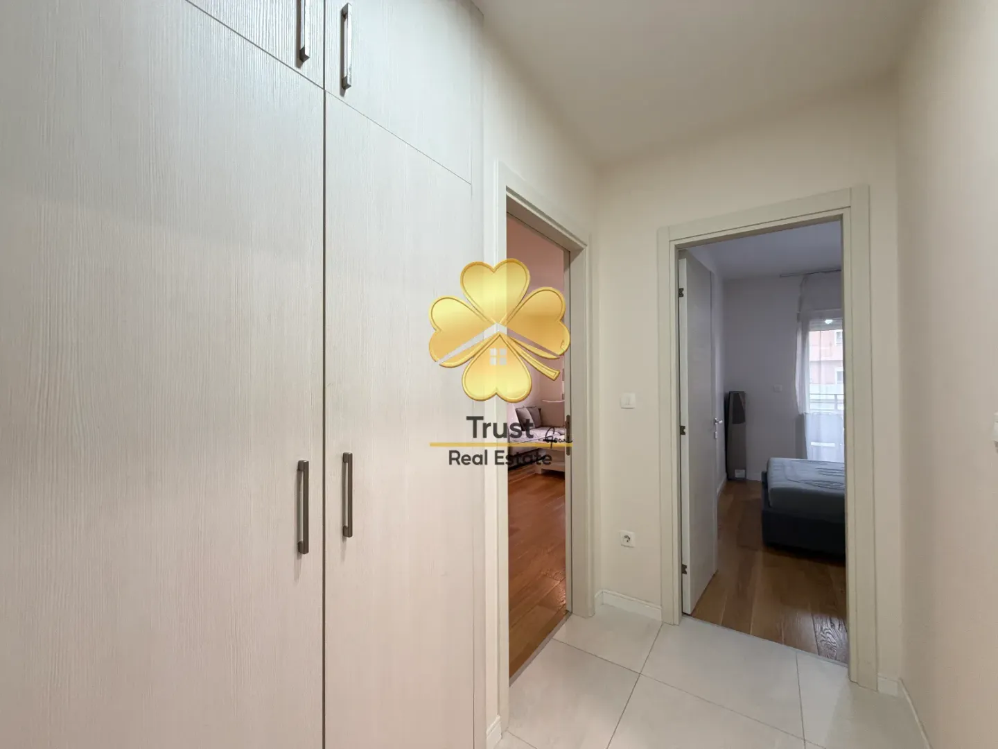 Izdavanje, jednosoban stan, 50m², Central Point, Podgorica