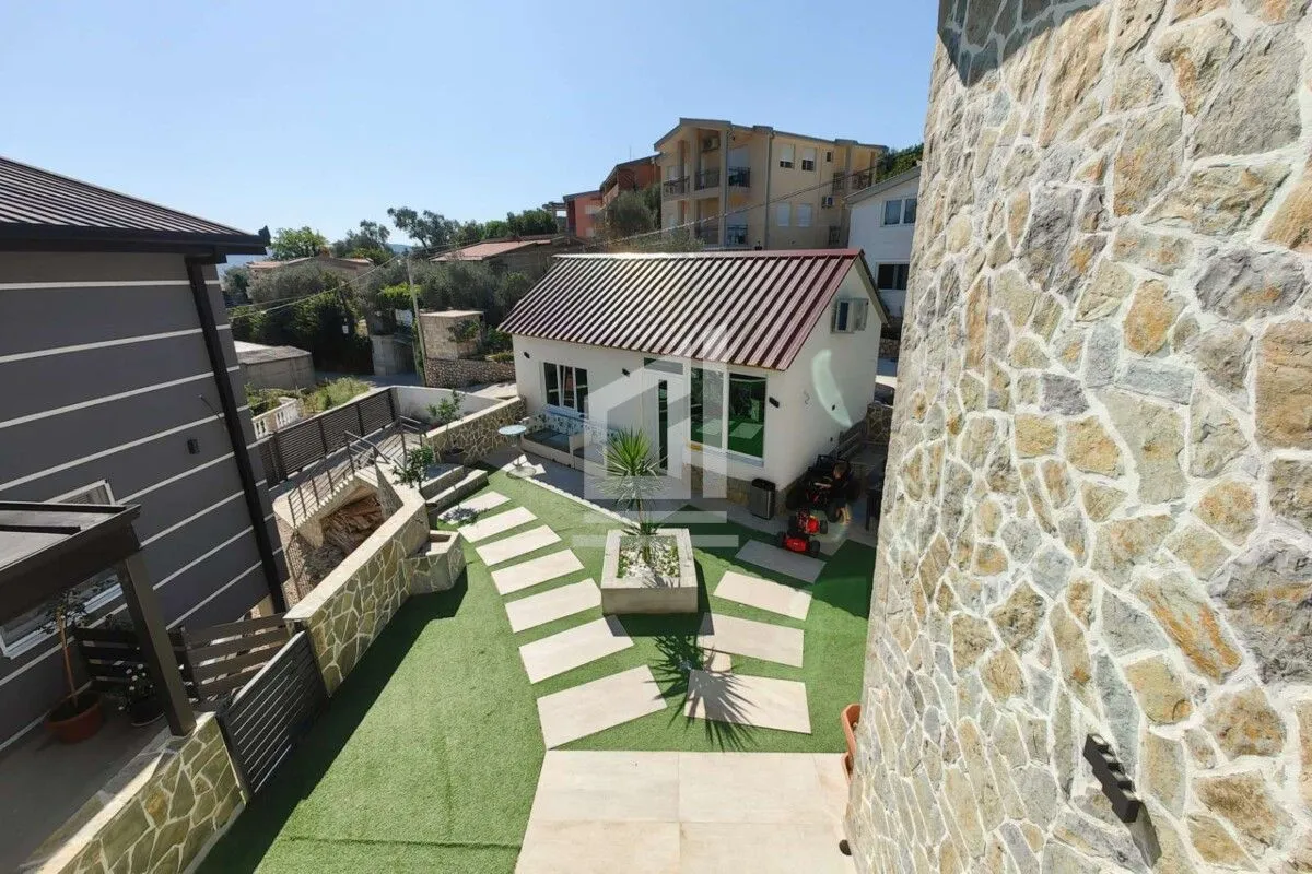 Prodaja, kuća, 220m², Bar, Crna Gora