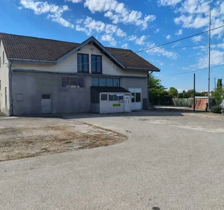 Izdavanje, poslovni prostor, 630m², Paraćin, Srbija