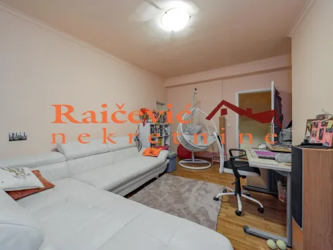 Sale, four bedroom apartment, 202m², Savski Venac, Beograd - image 15