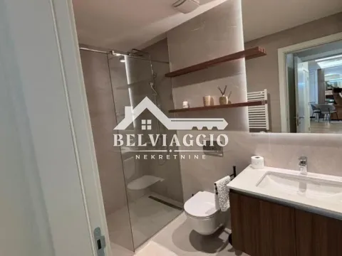 Izdavanje, trosoban stan, 76m², Grad, Kotor - image 10