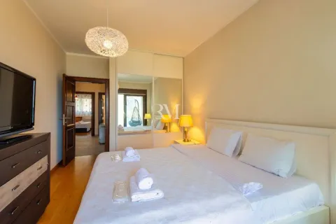 Rent, three bedroom apartment, 140m², Škaljari, Kotor - image 2