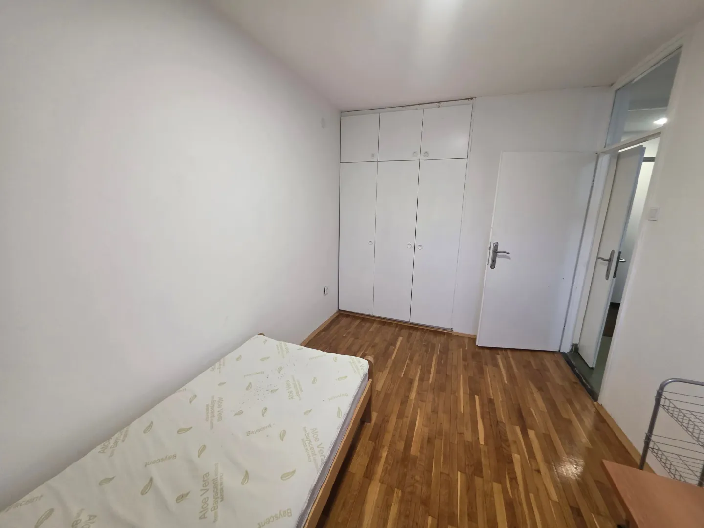 Izdavanje, dvosoban stan, 65m², Blok 5, Podgorica