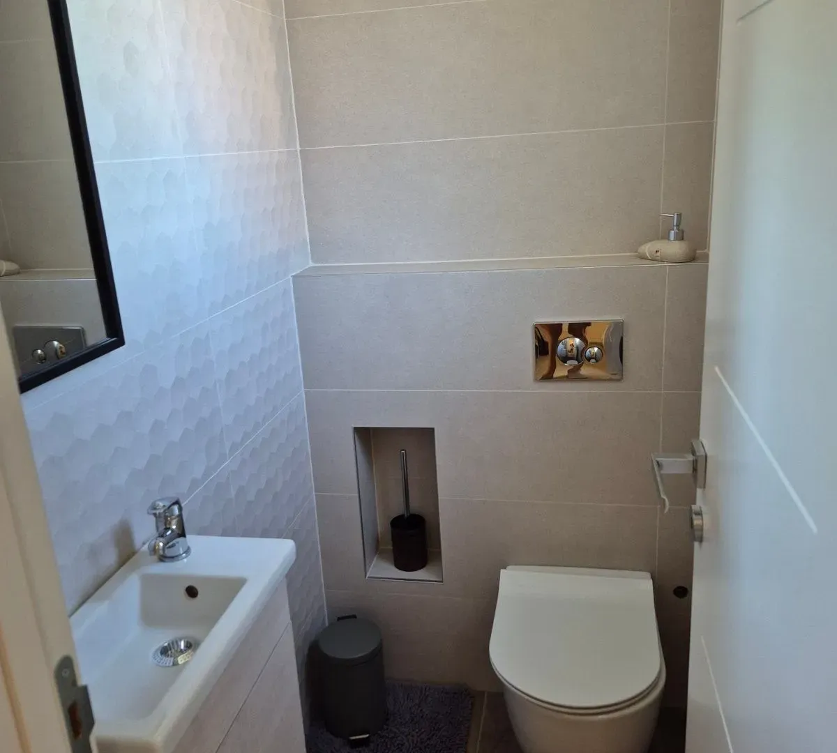 Izdavanje, kuća, 157m², Tološi, Podgorica