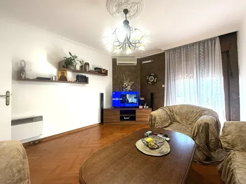 Sale, five bedroom apartment, 180m², Stari Aerodrom, Podgorica - image 3