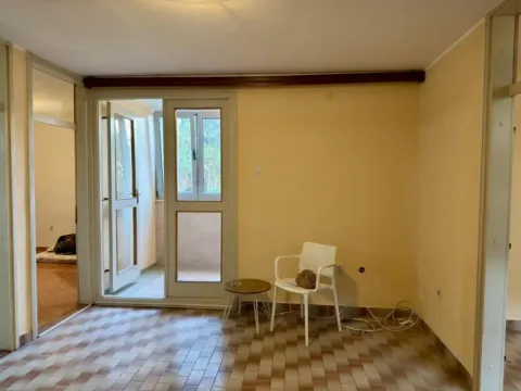 Empty room with an exit to an enclosed terrace. - image 5