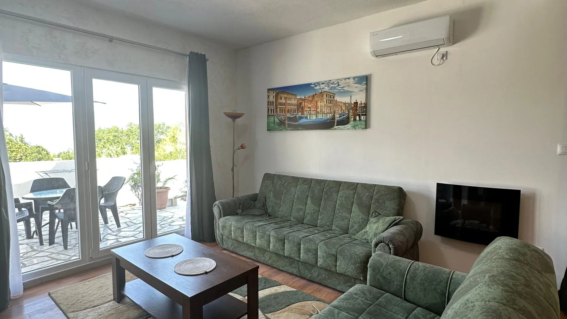 Izdavanje, dvosoban stan, 50m², Mažina, Tivat