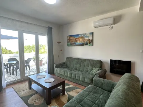 Rent, two bedroom apartment, 50m², Mažina, Tivat