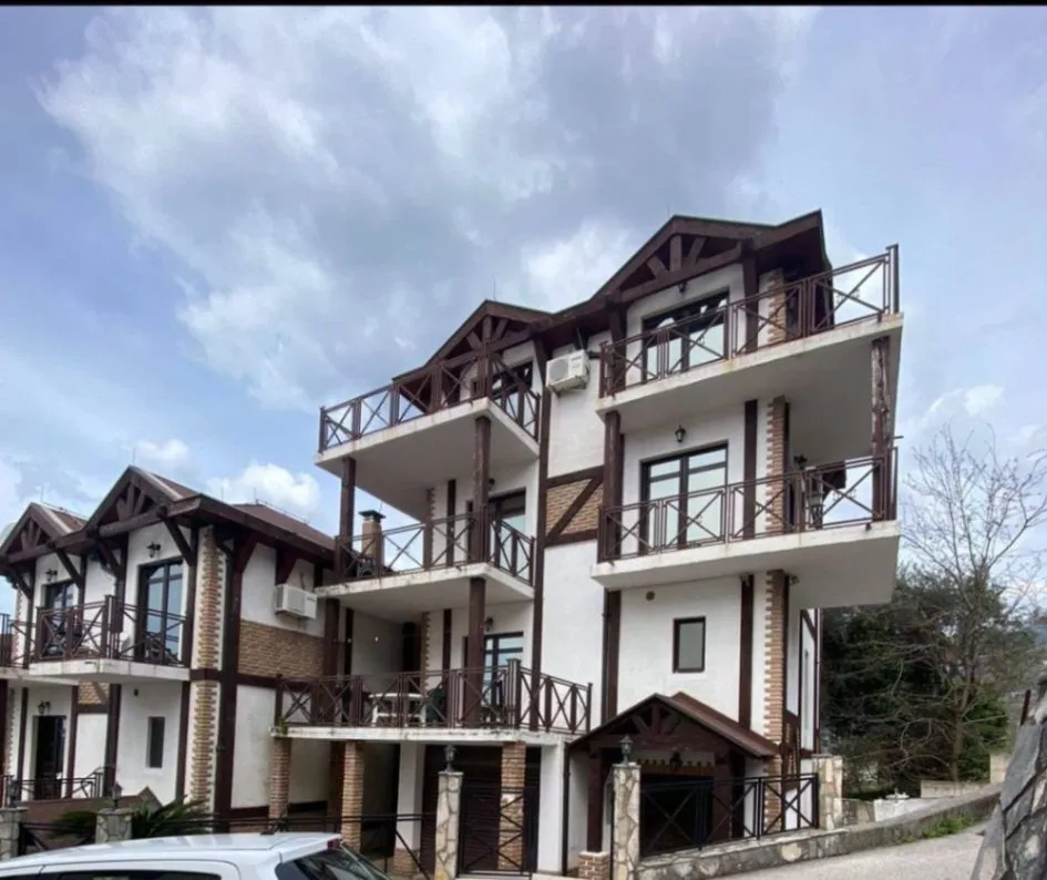 Sale, house, 300m², Bečići, Budva