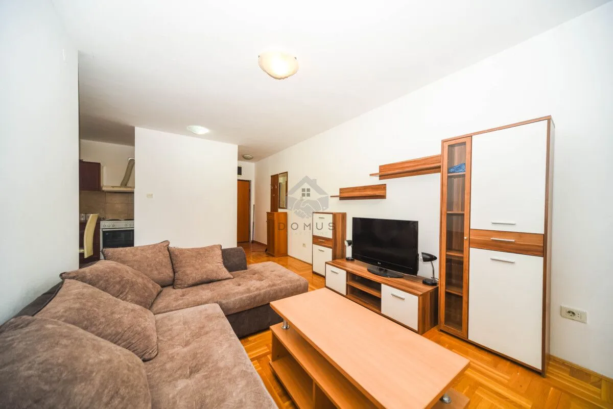 Izdavanje, jednosoban stan, 42m², City Kvart, Podgorica