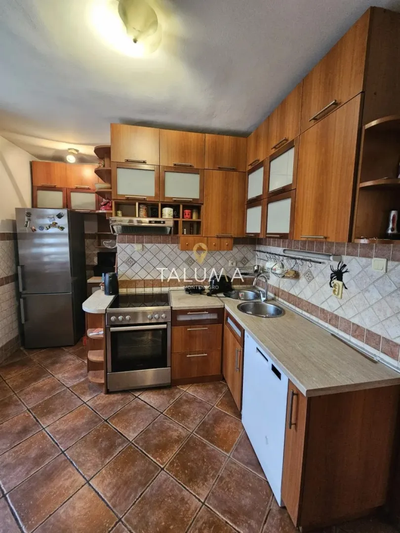 Rent, house, 300m², Masline, Podgorica
