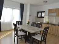 Izdavanje, četvorosoban stan, 208m², Tivat, Crna Gora - image 4