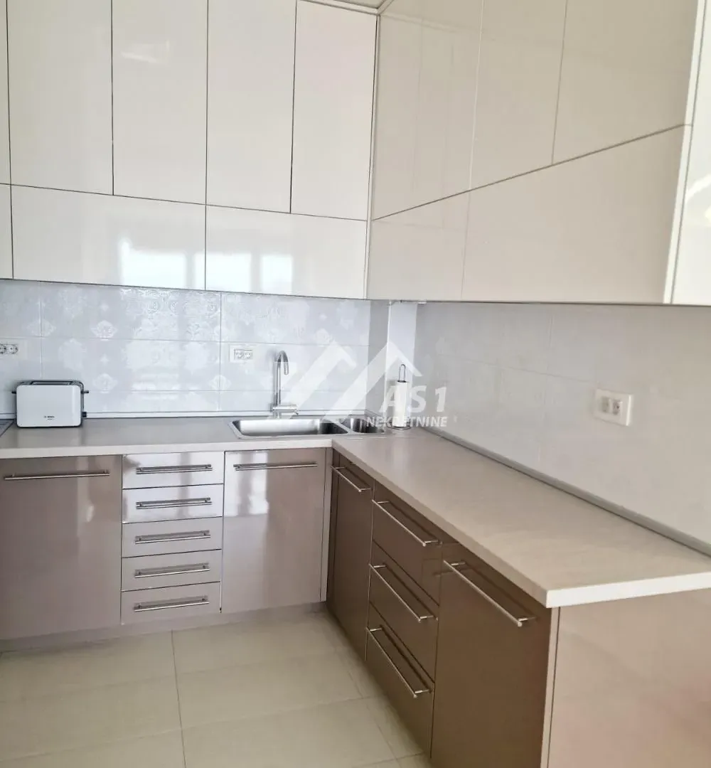 Izdavanje, trosoban stan, 105m², Novi Sad Sve Podlokacije, Novi Sad