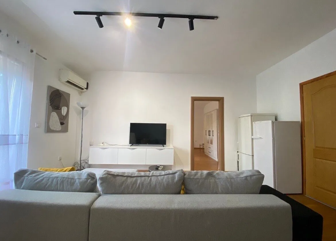 Izdavanje, dvosoban stan, 68m², Zagorič, Podgorica